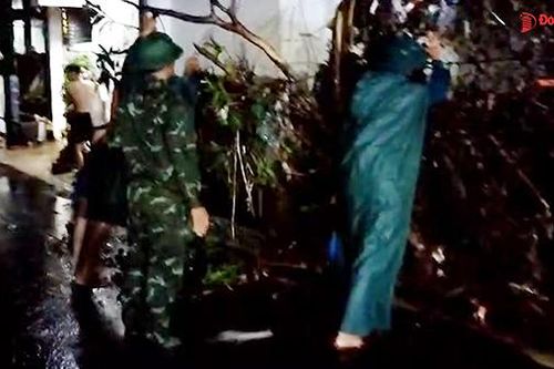 Mưa lớn, 1 nhà dân bị sập tường trong đêm