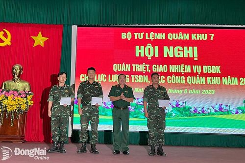Giao nhiệm vụ đổ bộ đường không cho lực lượng trinh sát đặc nhiệm, đặc công Quân khu 7 năm 2023