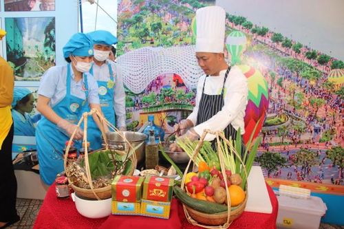 Rộn ràng Lễ hội ẩm thực Yến sào Khánh Hòa