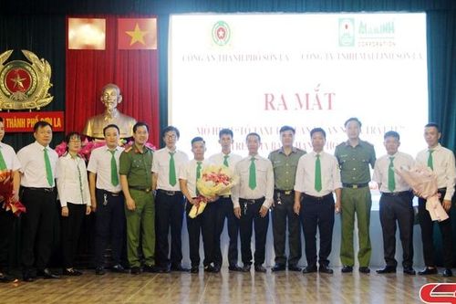 Ra mắt mô hình 'Tổ taxi tự quản về an ninh trật tự'