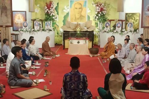 Tăng Ni, Phật tử trẻ Nha Trang tưởng niệm 60 năm Bồ-tát Thích Quảng Đức vị pháp thiêu thân