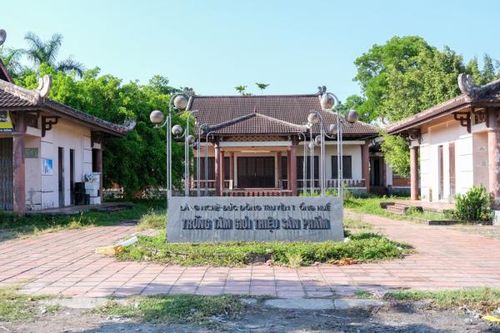 Trung tâm giới thiệu sản phẩm nghề truyền thống thành 'bãi đáp' của con nghiện