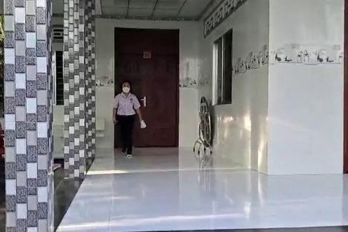 Thiếu tá Công an kịp thời chở thí sinh về nhà lấy giấy tờ để quay lại trường thi