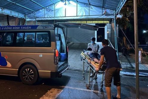 Bất ngờ bị chém khi đi mua kem cho cháu