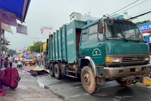 Tử vong khi tông vào xe rác đang được xe cứu hộ kéo trên đường