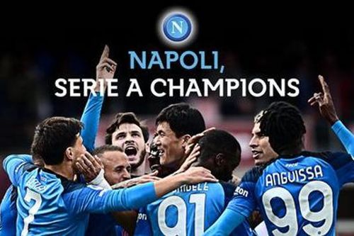 CLB Napoli nhận Cup vô địch Serie A