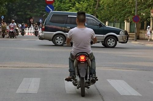 Đi xe máy không biển số bị phạt bao nhiêu tiền?