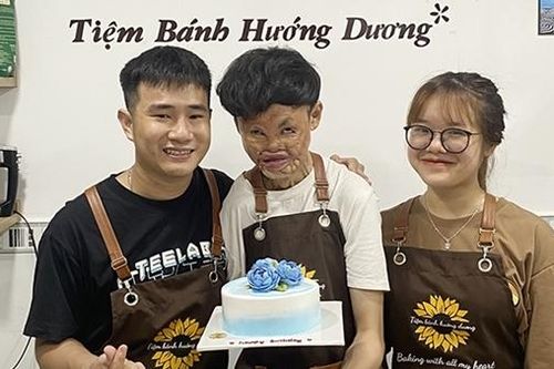 'Dị nhân' làm bánh