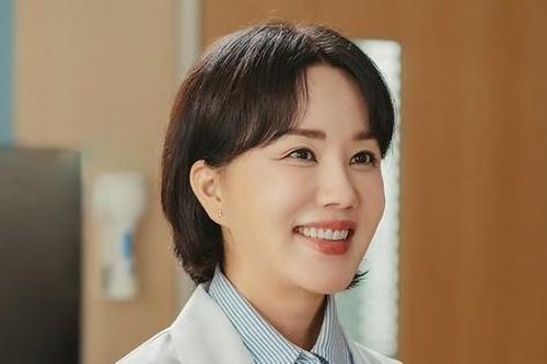 'Doctor Cha' - phim chữa lành của năm: Ai cũng xứng đáng có một khởi đầu mới