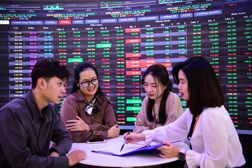 Nhà đầu tư lại đổ xô mở tài khoản chứng khoán