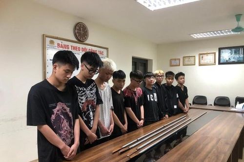 Nhóm 10 người kéo lê hung khí, gây rối trên nhiều tuyến đường ở Hà Nội