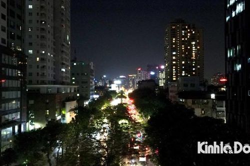 Đường phố, đèn điện cắt giảm hệ thống chiếu sáng tiết kiệm điện mùa nắng nóng