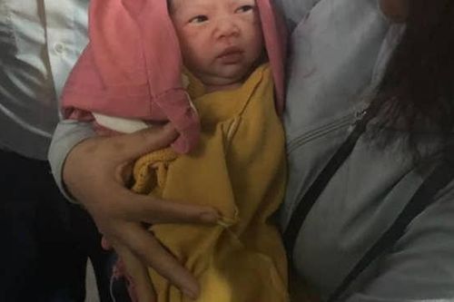 Đỡ đẻ thành công trên tàu SE4