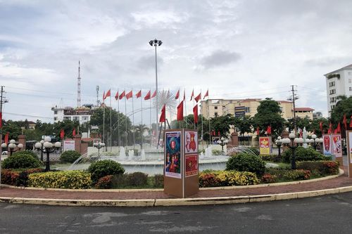 Triển lãm tranh cổ động kỷ niệm 75 năm phong trào thi đua yêu nước