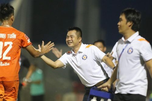 HLV Phạm Minh Đức: 'Tôi thích đương đầu với khó khăn bởi dễ quá đâu đến lượt mình'