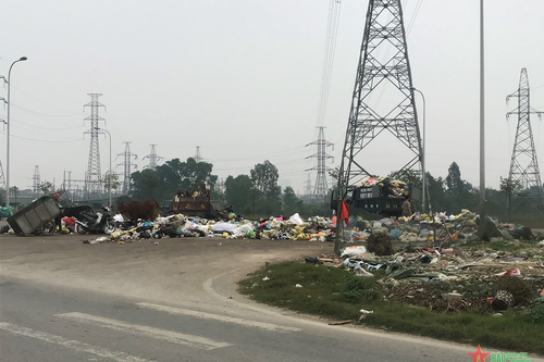 Bãi tập kết rác gây ô nhiễm