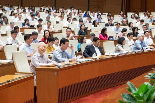 Bộ trưởng Đào Ngọc Dung: Công hay tư, tiền lương, thu nhập phải đủ sống