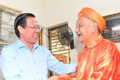 Chủ tịch UBND TPHCM Phan Văn Mãi thăm, chúc thọ người cao tuổi