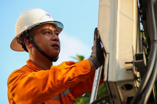 Hàng loạt thủy điện phải tạm ngưng phát điện