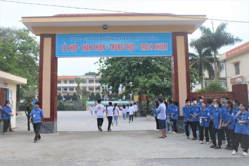 Áo xanh tiếp sức cho sĩ tử Thái Nguyên thi vào lớp 10
