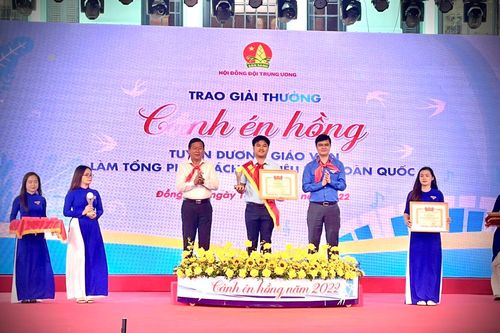 Thầy tổng phụ trách 9X là nhà giáo trẻ tiêu biểu toàn quốc