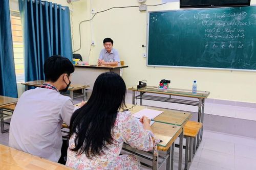 Kỳ thi 'không thể quên' của những thí sinh có người viết bài hộ