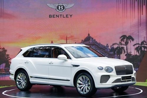 Cận cảnh xe Bentley Bentayga EWB Azure 2023 tại Việt Nam, giá gần 21 tỷ đồng