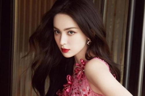 Cổ Lực Na Trát tái xuất sau cú sốc 'bạo lực mạng xã hội' 7 năm trước