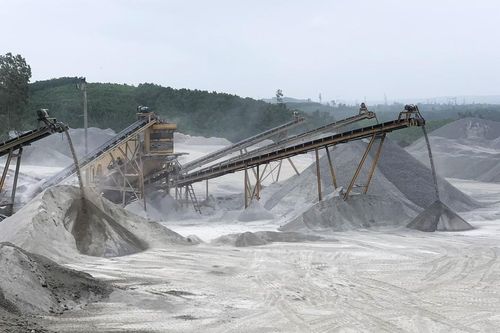 Đà Nẵng nghiêm cấm mua đi bán lại mỏ khoáng sản làm tăng giá vật liệu