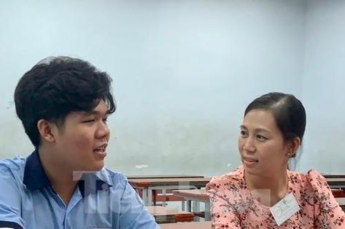 Chia sẻ 'bất ngờ' của giám thị viết bài giúp thí sinh thi vào 10 ở TPHCM