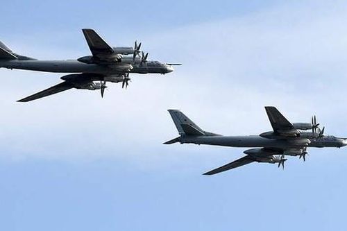 Hai máy bay ném bom chiến lược Tu-95MS Nga tuần tra trên biển Barents và biển Na Uy
