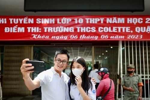 TPHCM: Nhiều phụ huynh nghỉ việc đưa con đi thi vào lớp 10