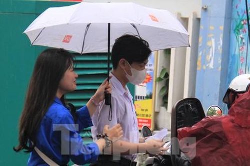 Thi tuyển lớp 10 tại Đà Nẵng: Ngày thi mát mẻ, đề Văn hay, tiếng Anh dễ lấy điểm cao