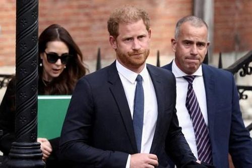 Harry lại khiến Hoàng gia Anh thót tim