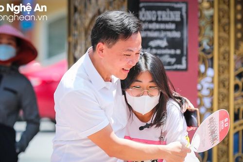 Những hình ảnh xua tan áp lực mùa thi