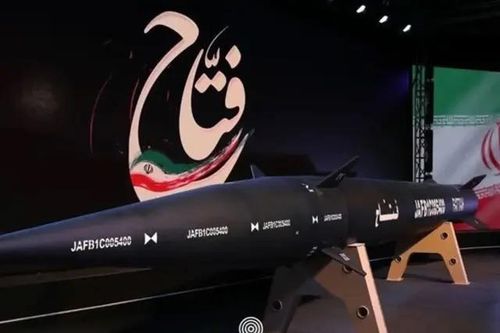 Iran công bố tên lửa đạn đạo siêu vượt âm đầu tiên của nước này