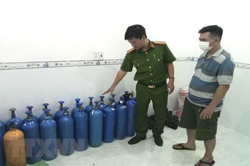 Đồng Nai: Phát hiện cơ sở mua bán khí cười, thuốc lá điện tử