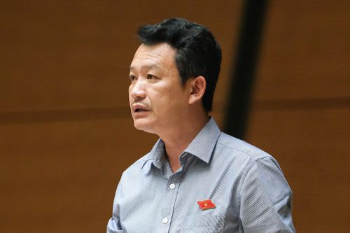 Dù khu vực công hay tư, lương của người lao động phải đủ sống