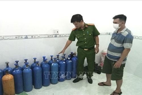Triệt xóa cơ sở mua bán trái phép khí cười, thuốc lá điện tử