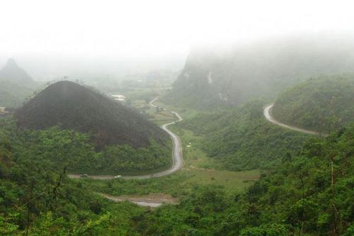 Đèo Khau Liêu - cung đường thách thức những 'tay lái lụa'