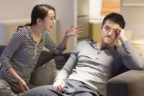 Nhà liên tục mất điện phải bật máy phát, chồng tiếc mấy trăm tiền dầu rồi trách cứ vợ bầu 8 tháng đủ điều