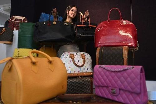 Triệu phú ly hôn, đòi vợ trả lại quà tặng trang sức, hàng hiệu trị giá gần 12 tỷ đồng