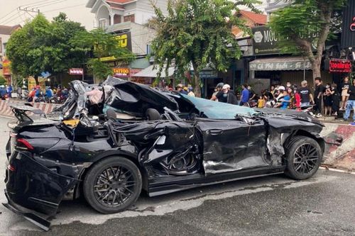 Ô tô 'điên' càn quét, gây hư hỏng loạt phương tiện ở Bình Dương