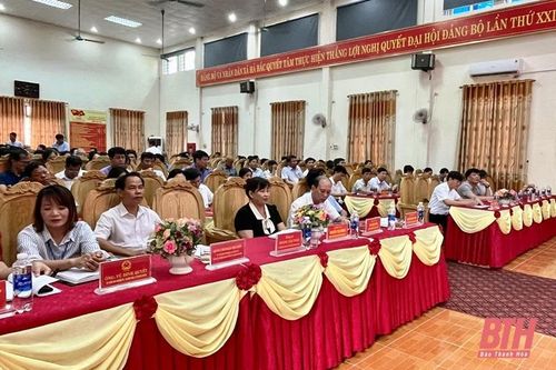 Phó Chủ tịch Thường trực UBND tỉnh Nguyễn Văn Thi và các đại biểu HĐND tỉnh tiếp xúc cử tri huyện Hà Trung