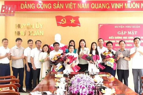 Như Xuân: Gặp mặt, biểu dương học sinh, giáo viên có học sinh đậu Trường THPT Chuyên Lam Sơn