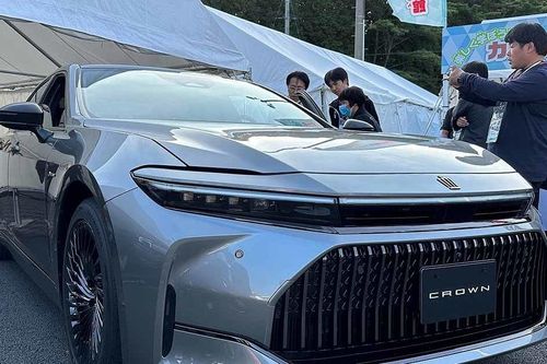 Crown sedan: Con bài thúc đẩy doanh số mới của Toyota