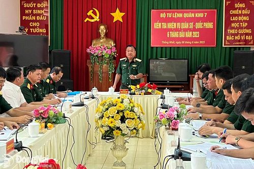 Quân khu 7 kiểm tra công tác quân sự quốc phòng tại huyện Thống Nhất
