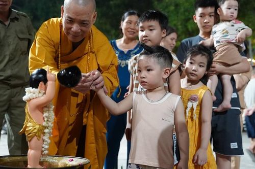 Hà Nội: Hòa thượng Thích Bảo Nghiêm chứng minh Đại lễ Phật đản cho dân cư ở Khu dân cư Bằng B