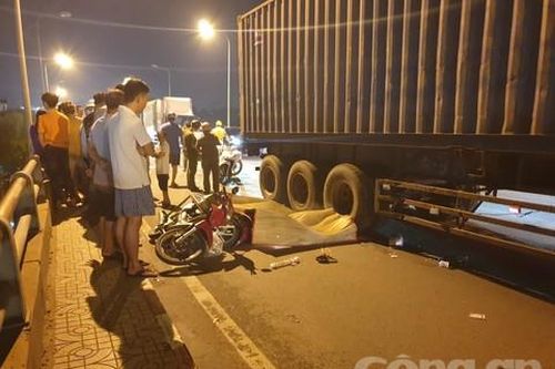 Thương tâm nữ công nhân vừa tan ca thì gặp tai nạn dưới bánh xe container