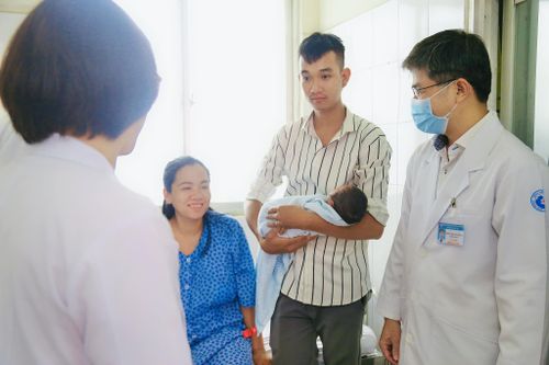 Sản phụ phải mổ 2 lần ở 2 bệnh viện mới 'đón được con'